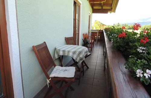 Golling an der Salzach Apartment | Landhaus Stockl - apartment /apartment, shower and bath, toilet, 2 bedrooms