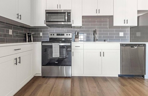 Townsite Apartment | Landing | Amazing 2BD, Rooftop Lounge, Pool