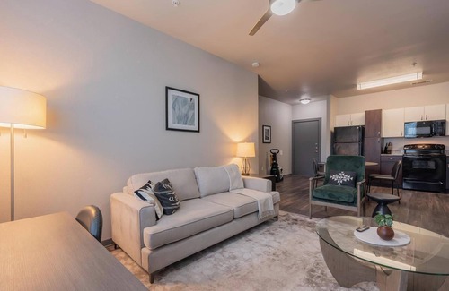 Tobin Hill Apartment | Landing | Amazing 2BD, Gym, Pool