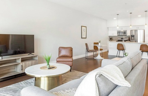 Little Italy Apartment | Landing at La Collina - 1 Bedroom in University.