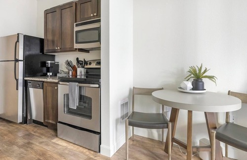 Pearl District Apartment | Landing at Pearl Studios - Studio in Northwest .