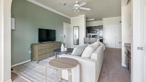 Richmond Apartment | Landing at Residences at River Park West - Richmond