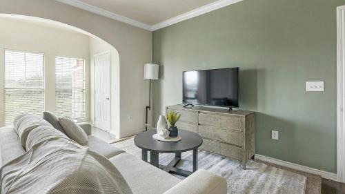 Richmond Apartment | Landing at Residences at River Park West - Richmond