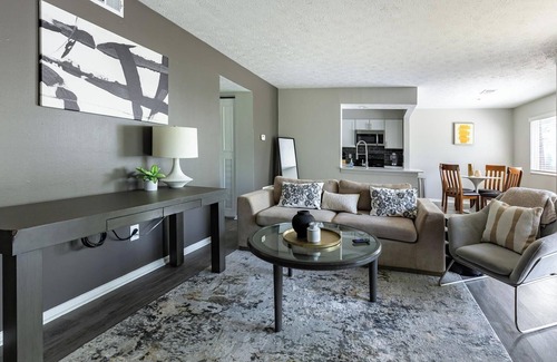 Indianapolis Apartment | Landing at Riverbend - 2 Bedrooms in Castleton