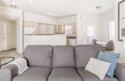 Southbelt/Ellington Apartment | Landing at Settlers Ranch - 2 Bedrooms in South.