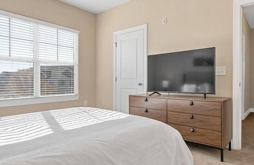 Greensboro Apartment | Landing at The Plantation at Pleasant Ridge - 2 Bedrooms in Downtown Greensboro