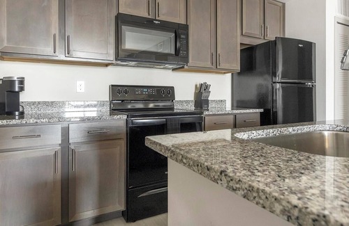 Eastwood Village Apartment | Landing at The Vistas at Eastwood - 1 Bedroom i.