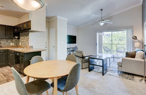 Plano Apartment | Landing at Thornbury at Chase Oaks - 2 Bedrooms in Thornbury At Chase Oaks