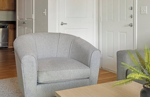 Sweetbriar Apartment | Landing | Beautiful 1BD, Gym, Pool
