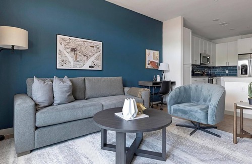 MLK Apartment | Landing | Beautiful 1BD, Gym, Rooftop Lounge