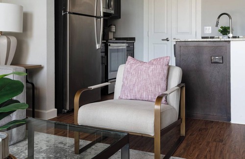 Buda Apartment | Landing | Beautiful 1BD, Gym, Yoga Studio
