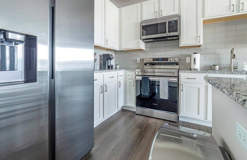 Northwest Columbus Apartment | Landing | Beautiful 2BD, Gym
