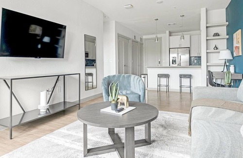 MLK Apartment | Landing | Chic 1BD, Courtyard, Gym