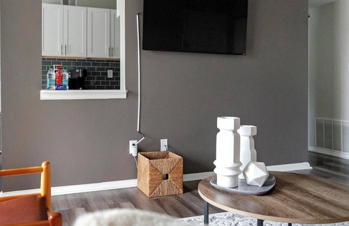 Indianapolis Apartment | Landing | Chic 1BD, Pool, Yoga Studio