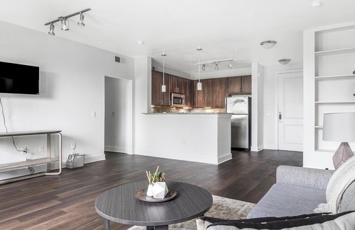 Irving Apartment | Landing | Chic 2BD, Courtyard, Pool