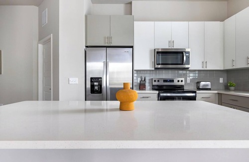 Wimauma Apartment | Landing | Chic 2BD, Pool, Clubhouse