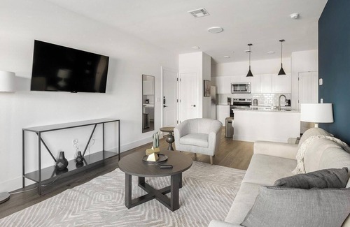 Venus Apartment | Landing | Incredible 1BD, Pool, Gym
