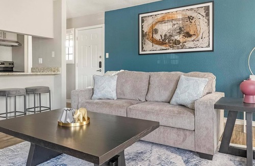 Royal Ridge Apartment | Landing | Modern 1BD, Clubhouse, Pool
