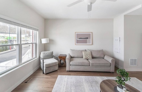 Willow Springs Apartment | Landing | Modern 2BD, Gym, Clubhouse