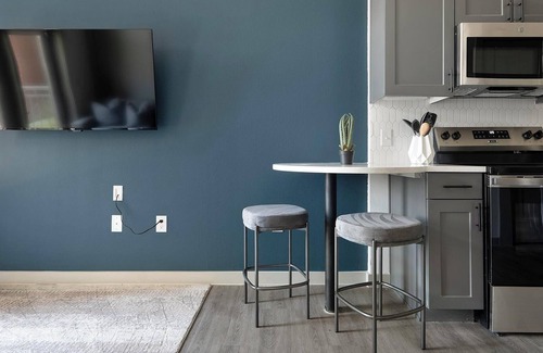 MLK Apartment | Landing | Modern Studio, Yoga Studio, Gym