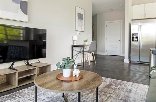 San Marco Apartment | Landing | Spectacular 2BD, Gym, Pool