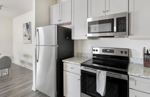 Fort Worth Apartment | Landing | Stunning 1BD, Pool, Gym