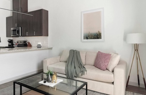 Dallas Apartment | Landing | Stunning 1BD, Yoga Studio, Gym