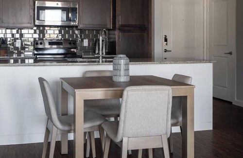 Buda Apartment | Landing | Stunning 2BD, Clubhouse, Yoga Studio