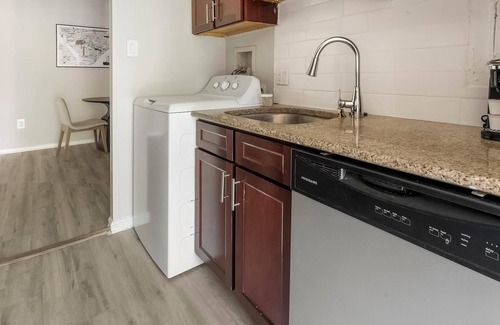 Greenbelt Apartment | Landing | Stylish 2BD, Gym, Pool