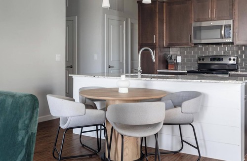 Buda Apartment | Landing | Stylish 2BD, Pool, Gym