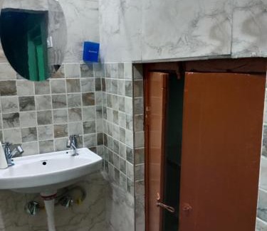 Landour Apartment | Landour Apartment Beauty and Charm Kothri- Summer n Snow