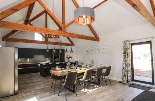 Dalbury Lees House | LANGLEY BARN, family friendly, with hot tub in Brailsford