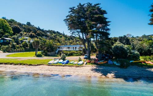 Surfdale House | Lannan Beach House - Stay Waiheke