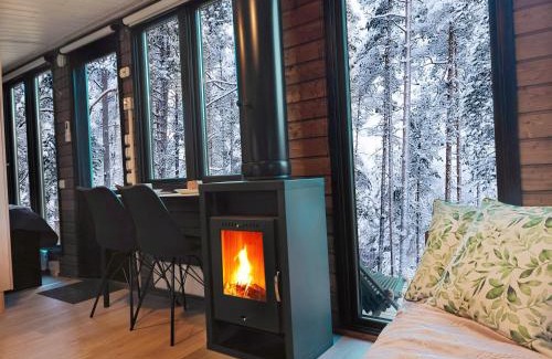 Kolari Ski Chalet | Lapland Riverside Cabin 1 VADELMA, Ylläs, Tiny Home with Sauna, Fireplace, Terrace, BBQ, Wifi, Ski, Fishing, Pets OK