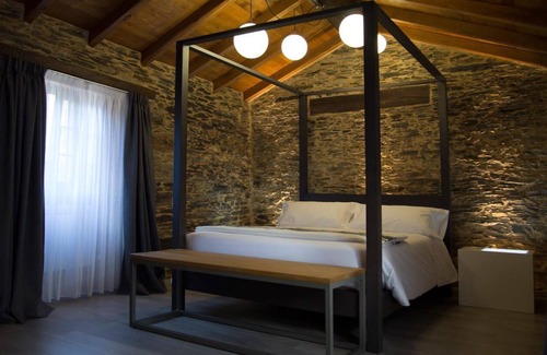 Meira House | Lar de Donas