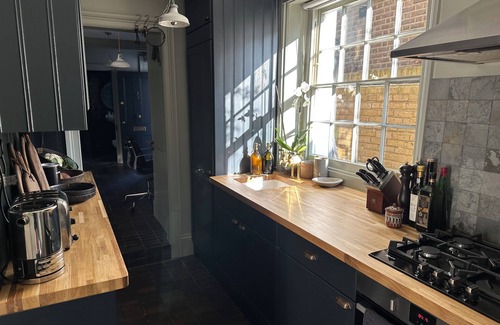 Cantelowes Apartment | Large 1 bd period apartment with own garden - Camden/Kings Cross