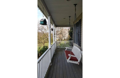 Cream Ridge House | Large 1 Bedroom Suite in Cream Ridge Horse Country