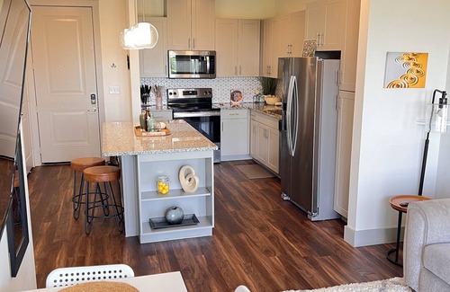 Farmers Branch Apartment | Large 1 Bedroom w/Balcony in North Dallas, Luxury Amenities, Free Parking
