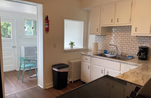 McKnight Apartment | Large 2-bedroom apartment/1 Bath in nice Pittsburgh with AC