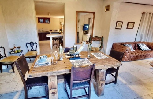 Halcyon Heights House | Large 2-bedroom apartment Excellent Location. Private