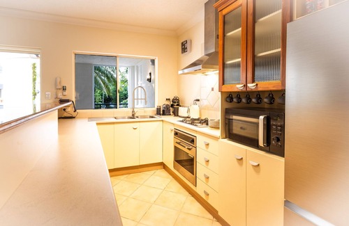 Edge Hill Apartment | Large 2Bdrm Mediterranean-Style Resort Apartment