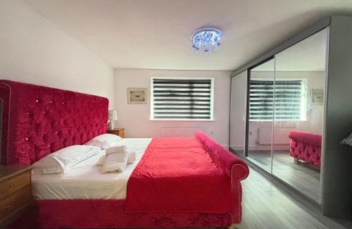 Lacey Green House | Large 2BR Bungalow Independent fully Furnished with Parking & Garden