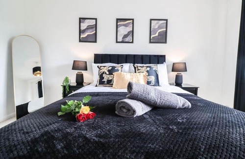 Royal Tunbridge Wells House | Large 3 Bed - Free Parking - Long Stay Discount