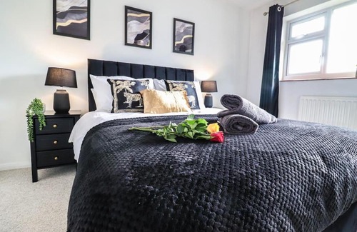Royal Tunbridge Wells House | Large 3 Bed - Free Parking - Long Stay Discount