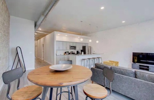 Westown Apartment | Large 3BR Loft in Fiserv Forum/Deer District Area