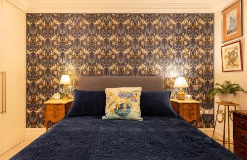 Paddington Apartment | Large 4-Bed 8-Guests w Patio 1841 House Paddington