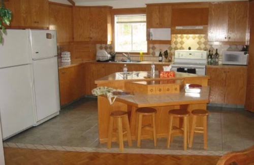 Notre-Dame-de-Pontmain Cottage | Large 4-season waterfront cottage