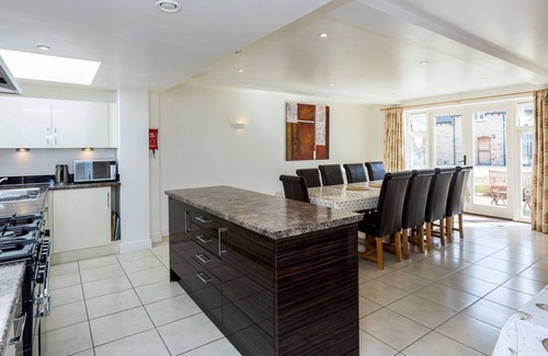 Shellingford Cottage | Large 5 bedroom holiday let in the Cotswolds - The Barn