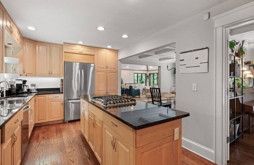 Shoreview House | Large 6-Bedroom Heated Pool - Private Chef