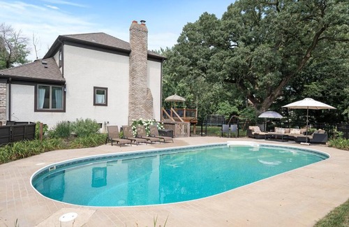 North Oaks House | Large 6-Bedroom w Pool - Private Chef